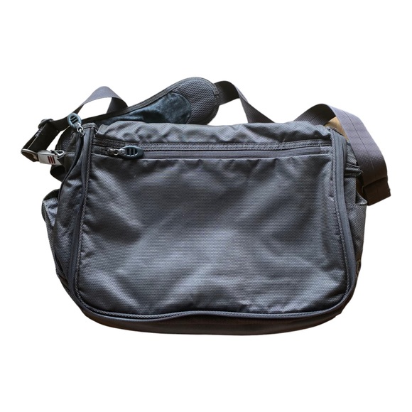 Tumi Tech Messenger Bag - Picture 2 of 6